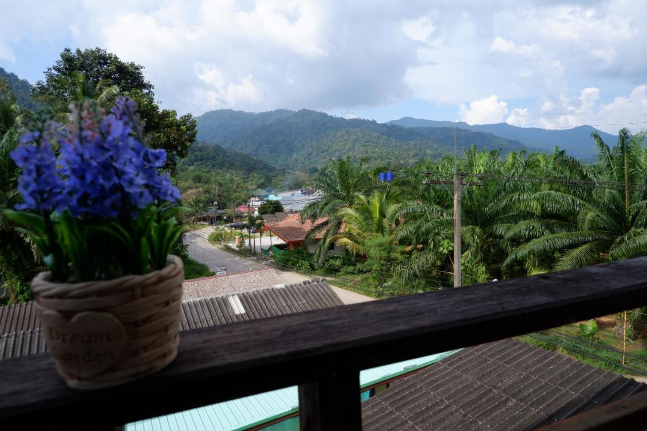 Khao Sok Nature Place - Sha Certified Khao Sok National Park Exterior photo